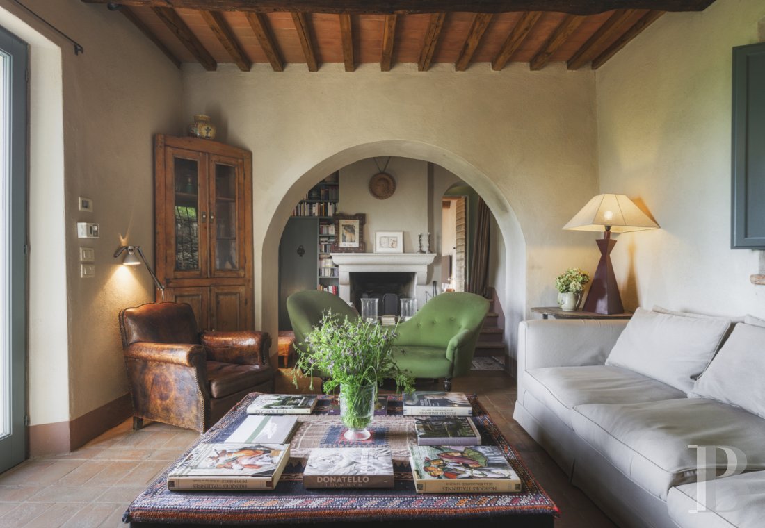 An old olive grove farmhouse restored to its former glory, overlooking the countryside in the Val d'Orcia in Tuscany - photo  n°13